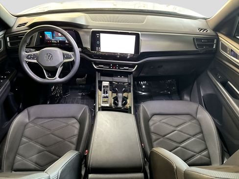 Used 2024 Volkswagen Atlas Cross Sport SE FWD image 21