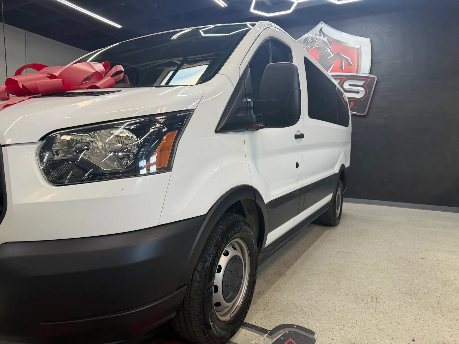Used 2018 Ford Transit 150 XL RWD image 4
