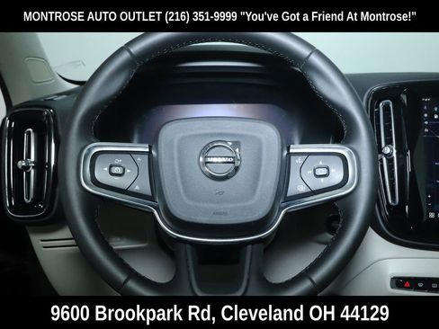 Used 2023 Volvo XC40 B5 Plus w/ Climate Package image 33