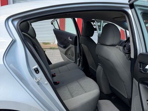 Used 2016 Kia Forte LX FWD image 28
