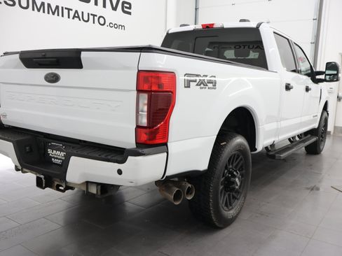 Used 2022 Ford F250 XLT w/ Black Appearance Package AWD/4WD image 4