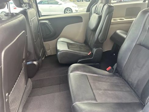 Used 2019 Dodge Grand Caravan SXT FWD image 19