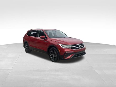 Certified 2023 Volkswagen Tiguan SE w/ Panoramic Sunroof Package image 7