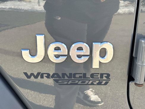 Used 2019 Jeep Wrangler Sport image 12