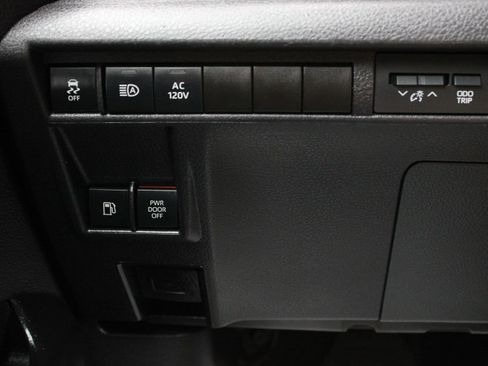 Used 2025 Toyota Sienna XSE w/ XSE Premium Package image 21