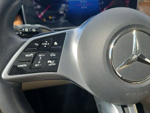 Used 2023 Mercedes-Benz GLC 300 4MATIC image 12