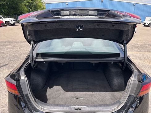 Used 2025 Nissan Altima 2.5 SV FWD image 31