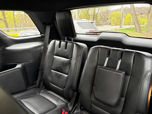 Used 2018 Ford Explorer XLT w/ Equipment Group 202A image 23