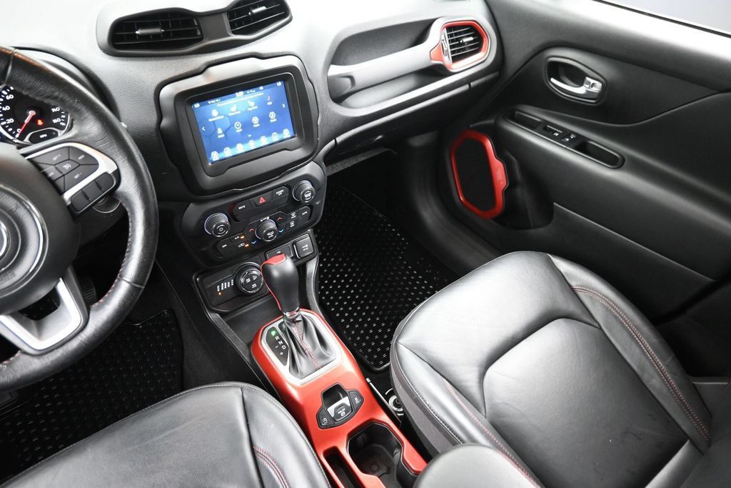 Used 2020 Jeep Renegade Trailhawk w/ Premium Leather Group AWD/4WD image 15