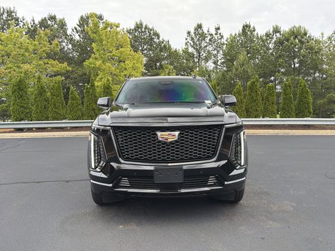 Used 2026 Cadillac Escalade Platinum Sport w/ LPO, Floor Liner Package AWD/4WD image 13