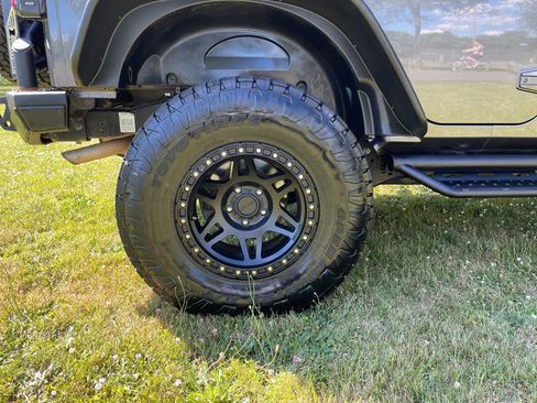 Used 2014 Jeep Wrangler Unlimited Rubicon w/ Connectivity Group AWD/4WD image 24