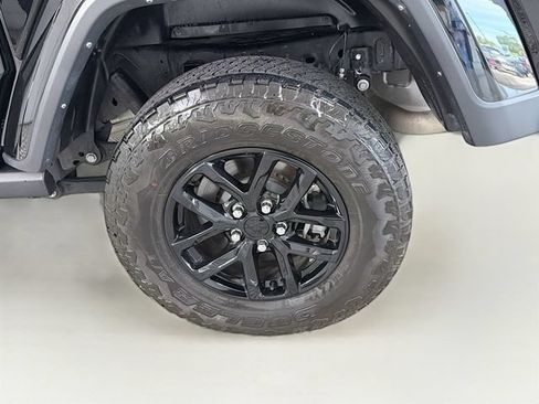 Used 2023 Jeep Gladiator Sport AWD/4WD image 29