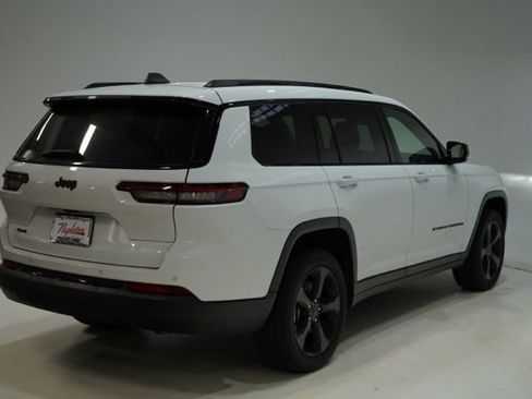 Used 2023 Jeep Grand Cherokee L Laredo image 8