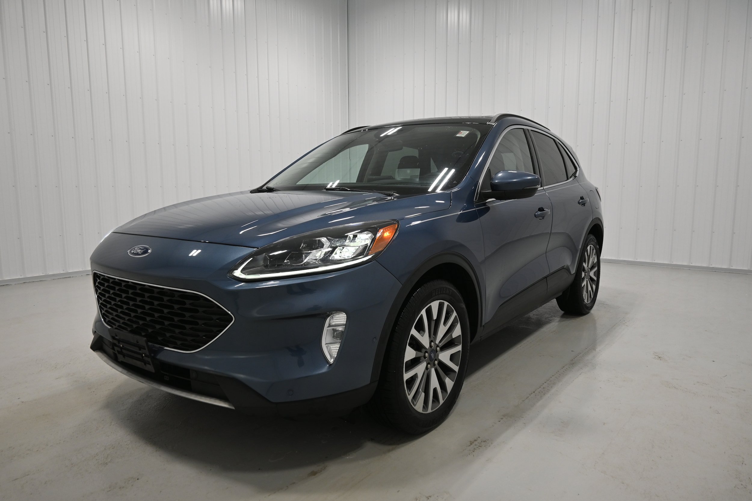 Used 2020 Ford Escape Titanium w/ Titanium Premium Package 2.0 AWD/4WD image 27