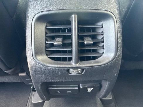 Used 2019 Jeep Cherokee Limited AWD/4WD image 31