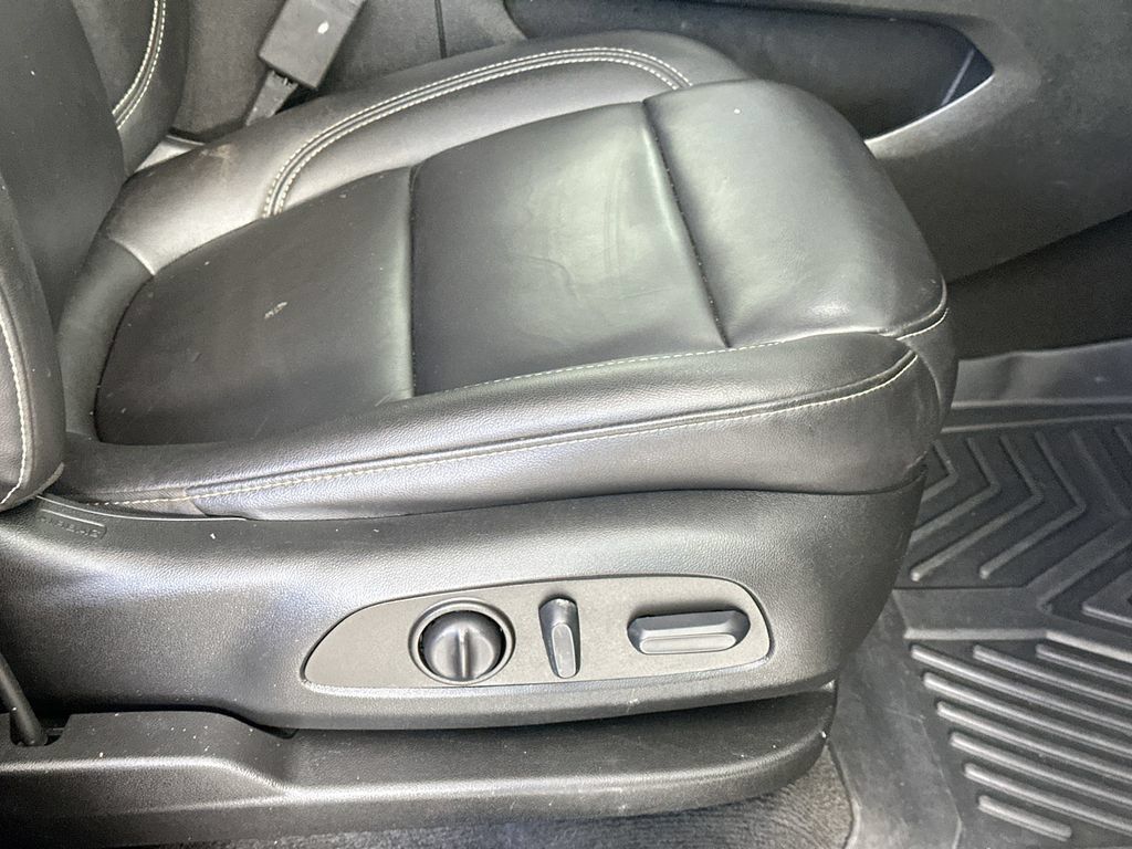 Used 2023 Chevrolet Traverse LT AWD/4WD image 23