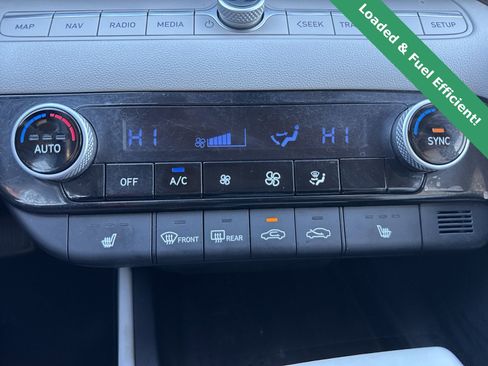 Used 2022 Hyundai Elantra Limited image 25