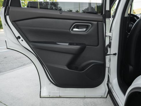 Used 2022 Nissan Rogue Platinum w/ Head-Up Display Package image 33