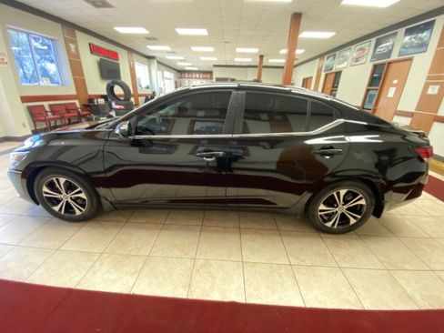 Used 2021 Nissan Sentra SV image 2