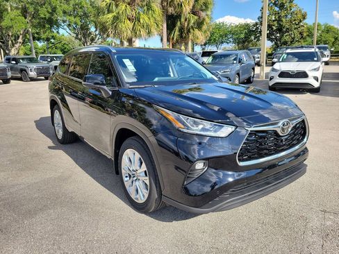 New 2026 Toyota Highlander Limited AWD/4WD image 2