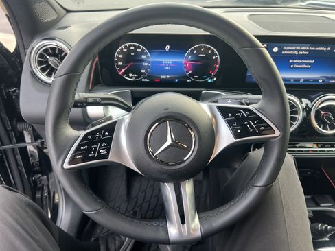 Used 2025 Mercedes-Benz GLB 250 image 18