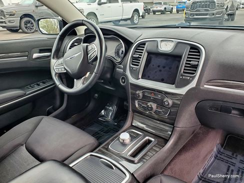 Used 2019 Chrysler 300 Touring w/ Sport Appearance Package RWD image 3