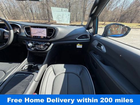 New 2026 Chrysler Pacifica Limited image 14