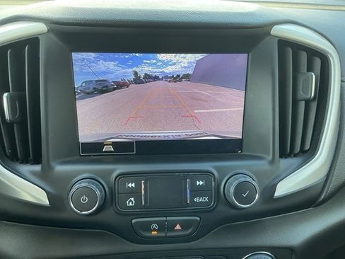 Used 2024 GMC Terrain SLT image 25