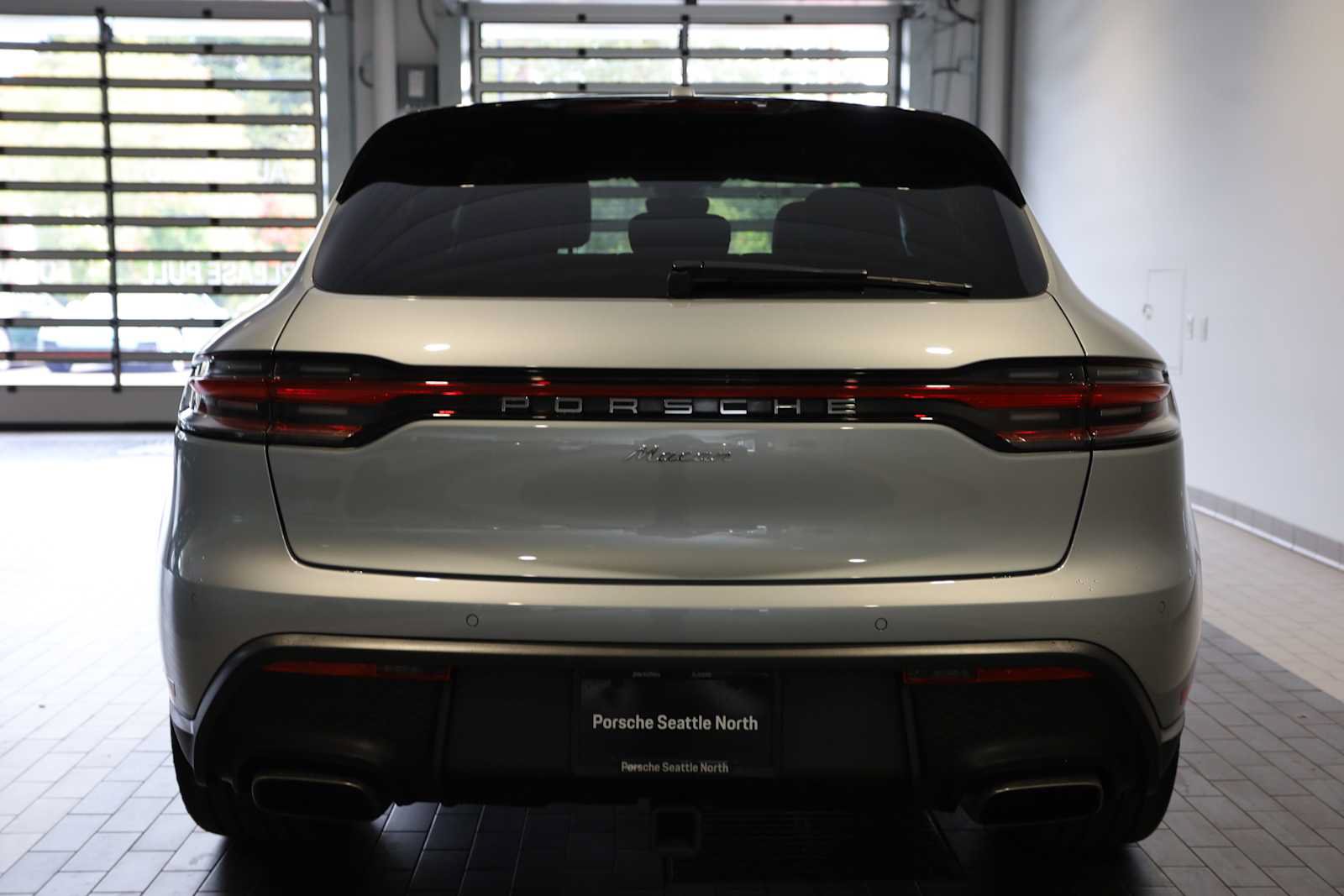 Used 2025 Porsche Macan AWD/4WD image 6