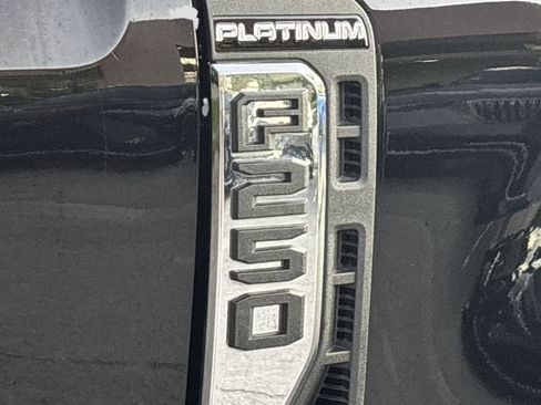 Certified 2024 Ford F250 Platinum w/ FX4 Off-Road Package image 9