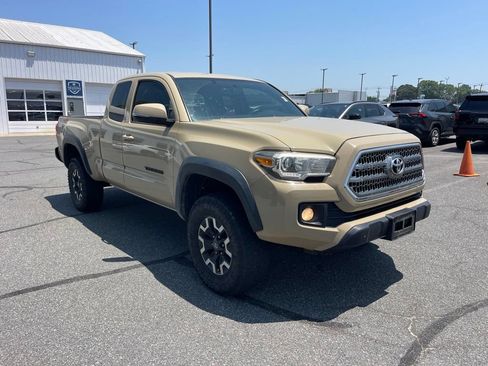 Used 2016 Toyota Tacoma TRD Off-Road w/ Towing Package AWD/4WD image 7