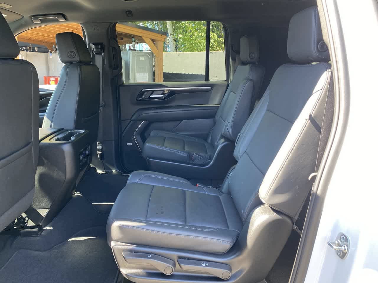 Used 2026 Chevrolet Suburban LT w/ Comfort Package AWD/4WD image 16