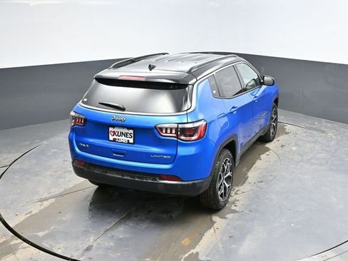 Used 2025 Jeep Compass Limited image 42