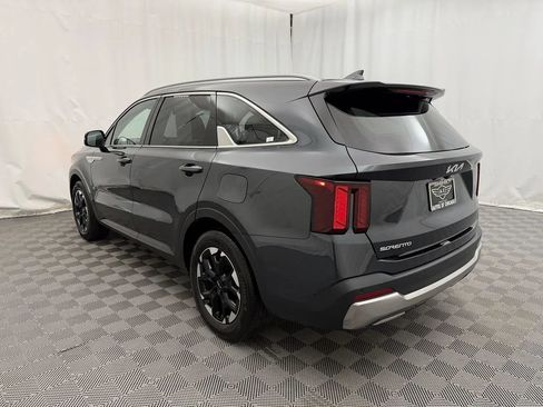 Used 2024 Kia Sorento S FWD image 7