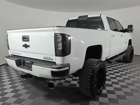 Used 2018 Chevrolet Silverado 2500 High Country AWD/4WD image 9