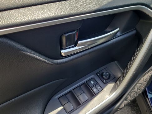 Used 2019 Toyota RAV4 XLE w/ Convenience Package AWD/4WD image 18