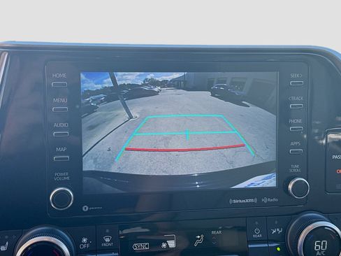 Used 2022 Toyota Highlander XLE image 13