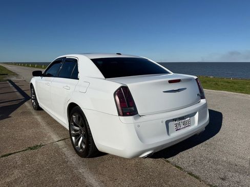 Used 2014 Chrysler 300 S RWD image 7
