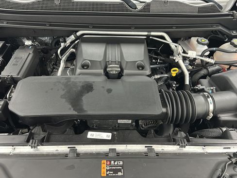 Used 2025 Chevrolet Colorado Z71 w/ Technology Package AWD/4WD image 25