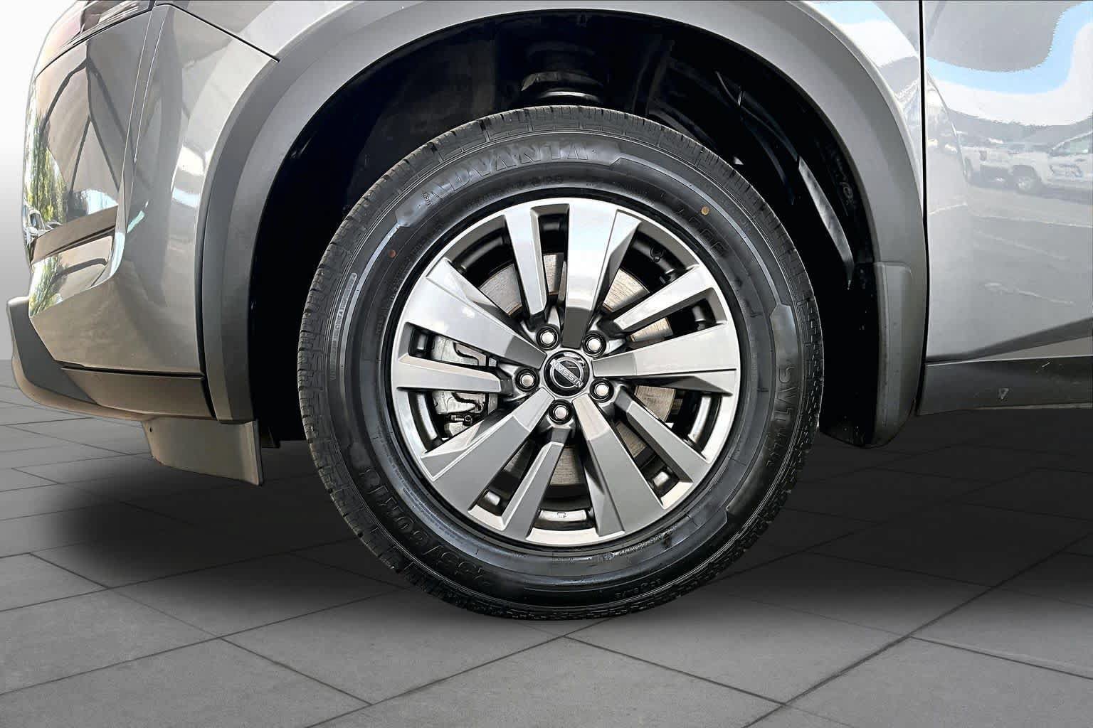 Certified 2025 Nissan Pathfinder S FWD image 11