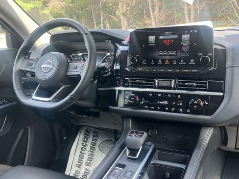 Certified 2025 Nissan Pathfinder SL AWD/4WD image 4