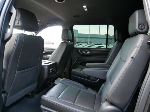 Used 2022 Chevrolet Suburban Z71 w/ Z71 Off-Road Package AWD/4WD image 33