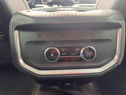 Used 2025 Ford Expedition Platinum AWD/4WD image 13