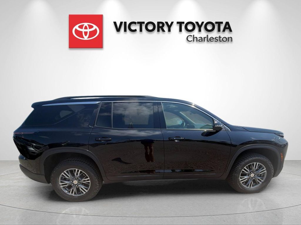 Used 2025 Chevrolet Traverse LT w/ Driver Confidence Package AWD/4WD image 6
