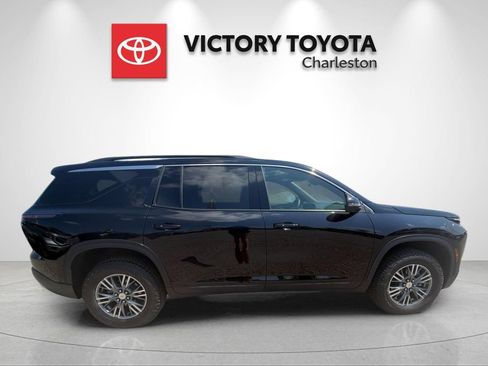 Used 2025 Chevrolet Traverse LT w/ Driver Confidence Package AWD/4WD image 6
