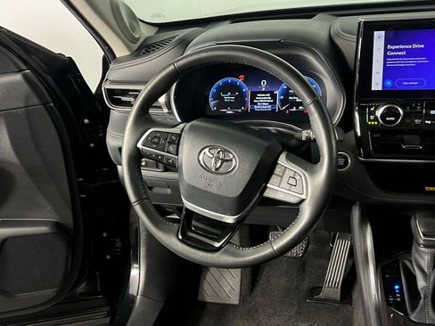 Used 2024 Toyota Highlander Platinum image 13
