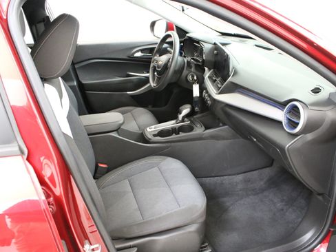 Used 2024 Chevrolet Trax LS w/ LS Convenience Package FWD image 30