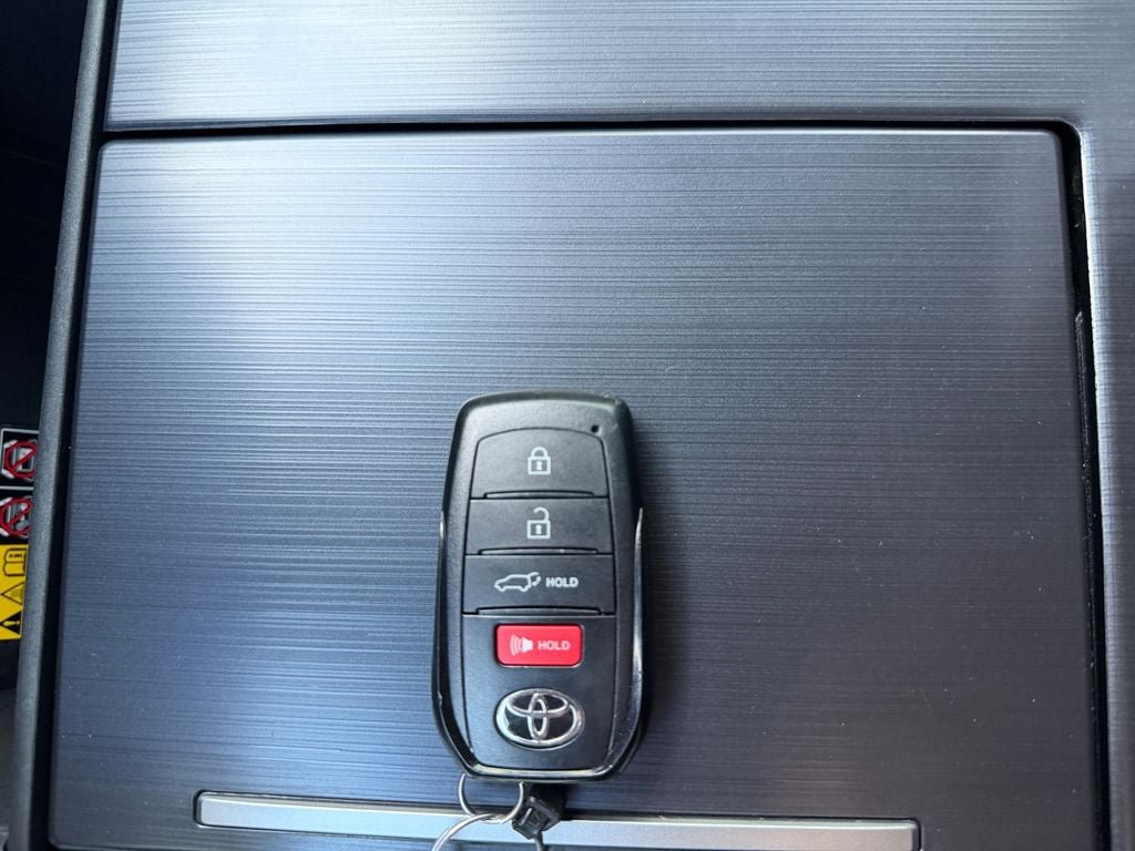 Used 2025 Toyota Sequoia Platinum AWD/4WD image 31