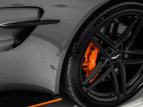 Used 2025 Aston Martin V8 Vantage Coupe RWD image 9