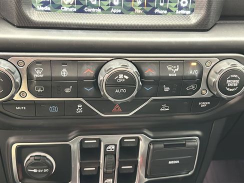 Used 2023 Jeep Wrangler Unlimited Sahara w/ Cold Weather Group AWD/4WD image 20
